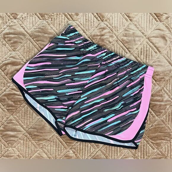 EUC Girl’s Xersion quick dri shorts with lining. - Picture 1 of 5
